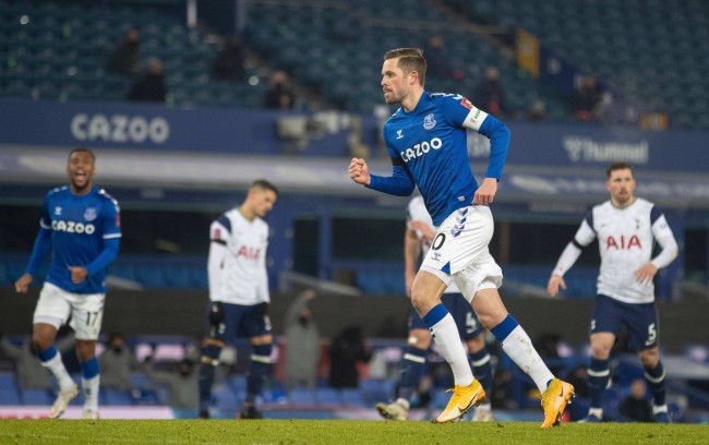 现代足球中 现代足球中