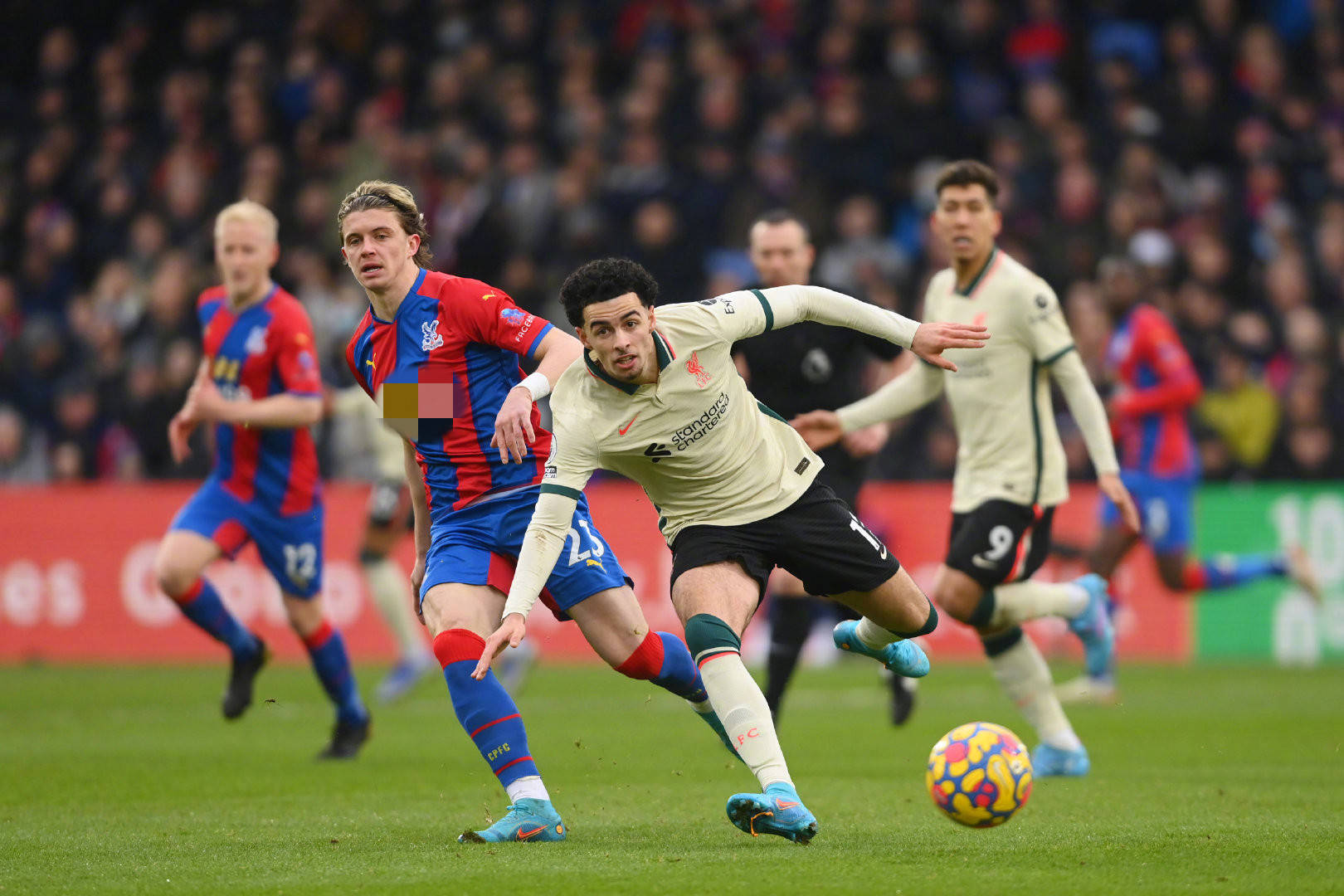 边路展现出 边路展现出