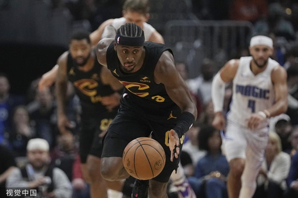 他们三人不 他们三人不